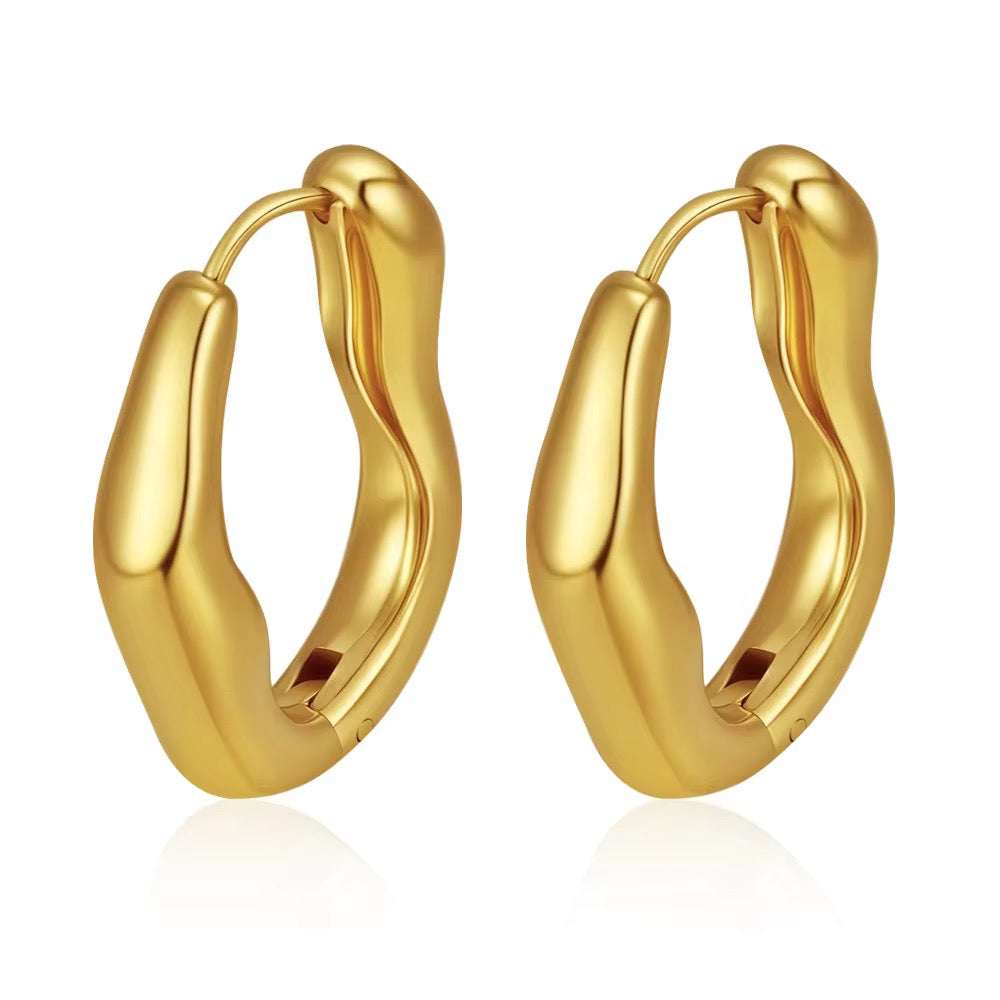 Naya Wavy Hoops Gold💧