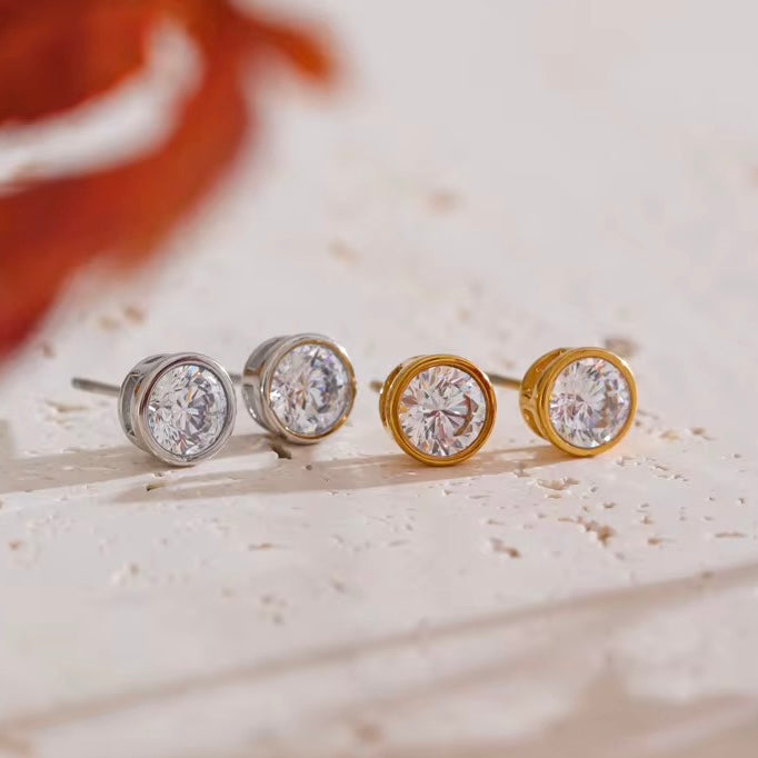 Dot Studs Silver💧