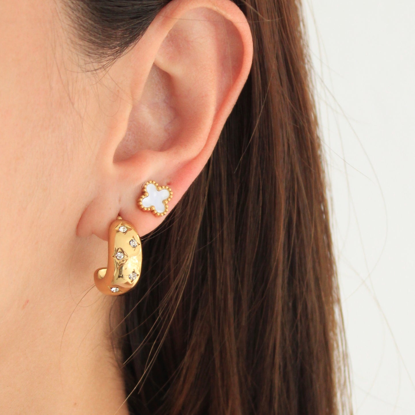 Black Mini Clover Studs💧