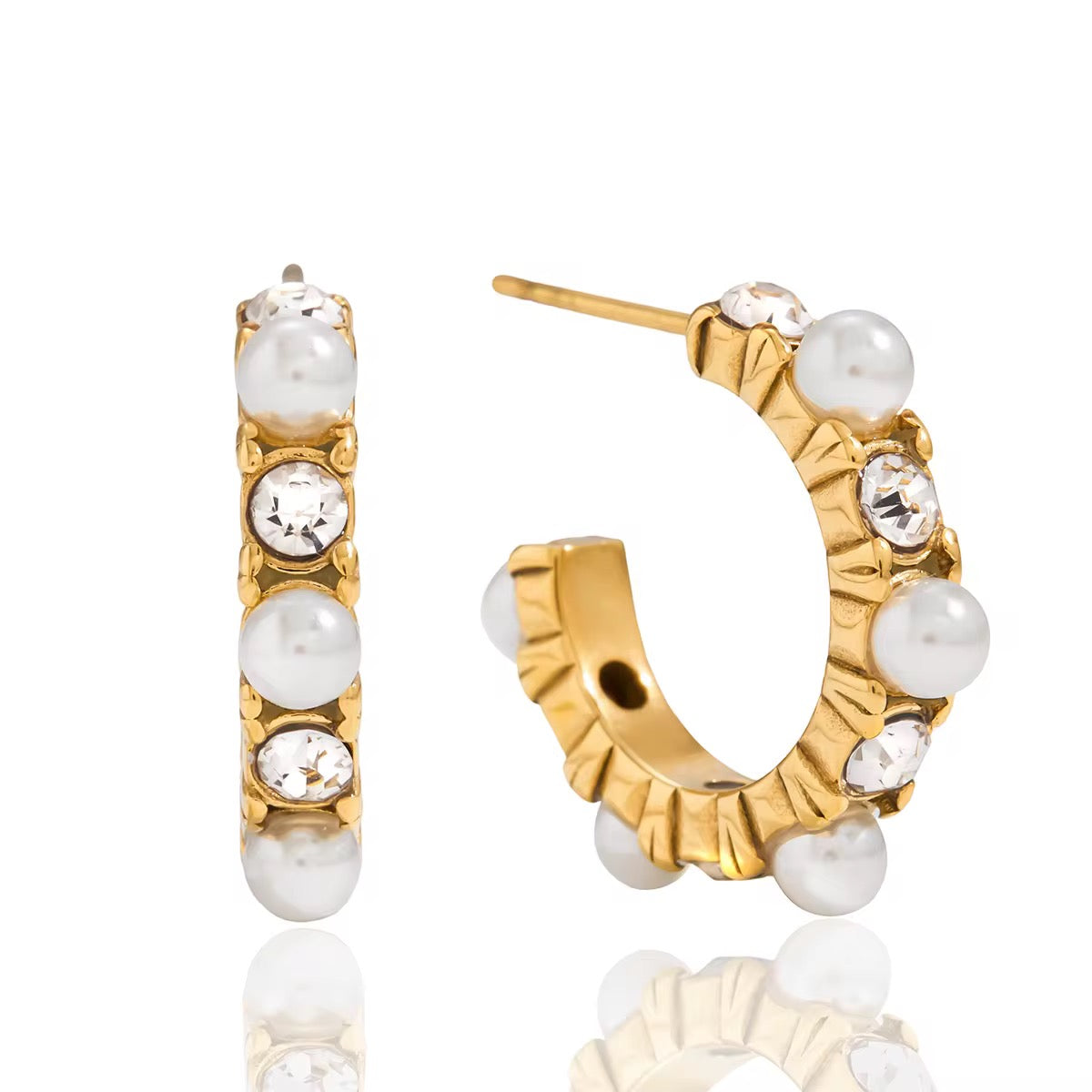 Clara Pearl Semi Hoops💧